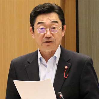 質問に立つかわの忠正議員 質問に立つかわの忠正議員