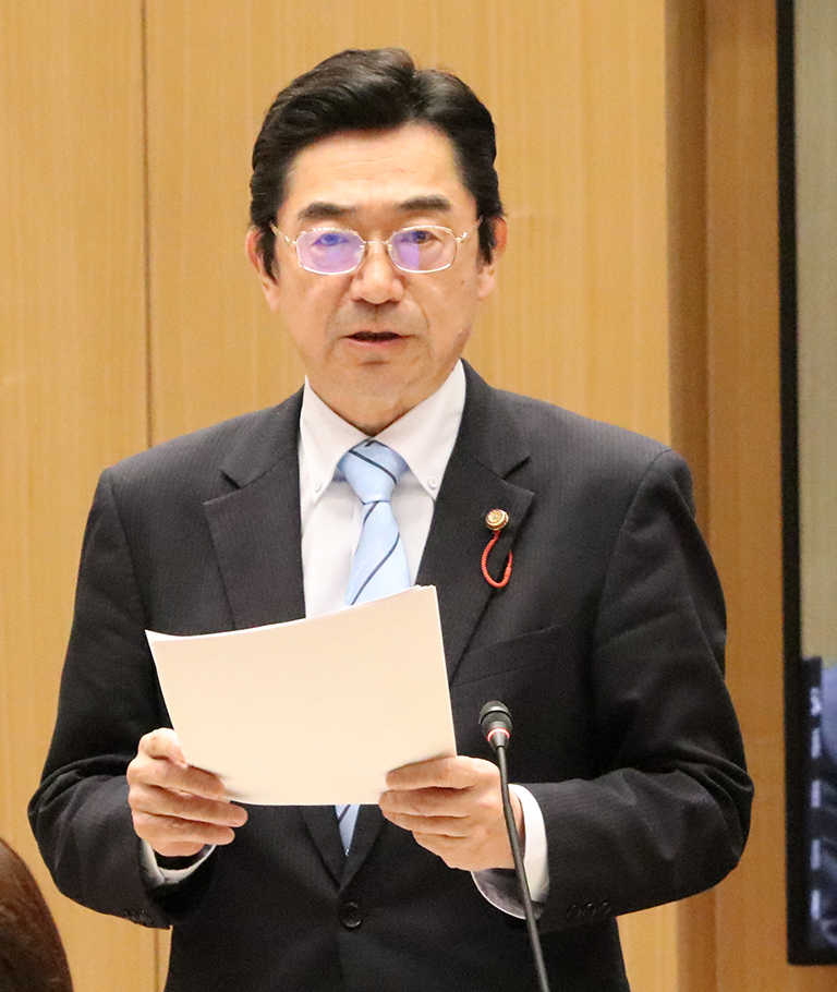 質問に立つかわの忠正議員