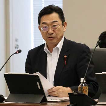 質問に立つかわの忠正議員